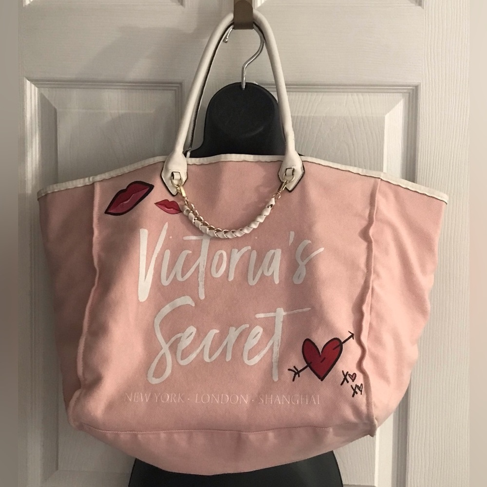 NWOT Rare Victoria’s Secret 2018 AngelCity pink denim white trim lips/heart tote
